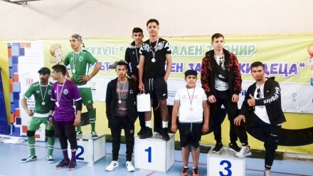 Стефка Костадинова награди деца от ВУИ-Ракитово на Държавния шампионат за деца и младежи в риск